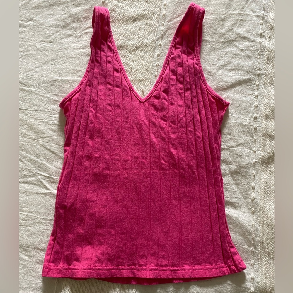 Bright pink tank top M NWOT
